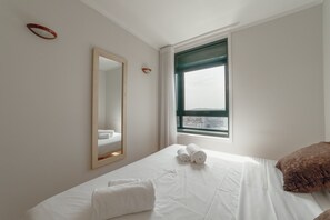 4 slaapkamers, een strijkplank/strijkijzer, gratis wifi, beddengoed