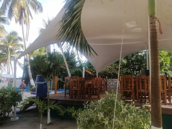 On the beach, white sand - Apartamentos Kavia Sai (San Andrés)