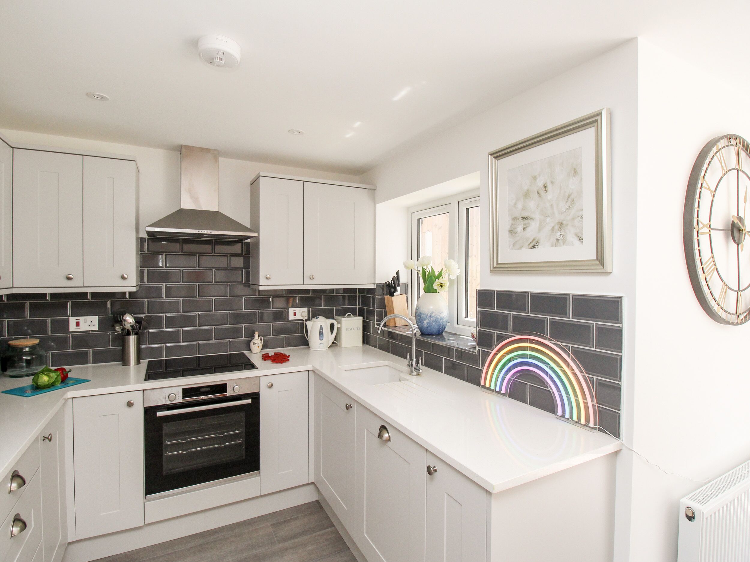 Casa de campo | Cocina privada | Refrigerador, tetera eléctrica, tostadora y utensilios de cocina 