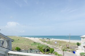 Beach - Beautiful 1 BR Condo Overlooking Freeman Park (Carolina Beach)