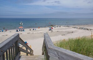 Beach nearby, sun loungers, beach towels - Sparkling home in quiet private beach community (Sandwich)