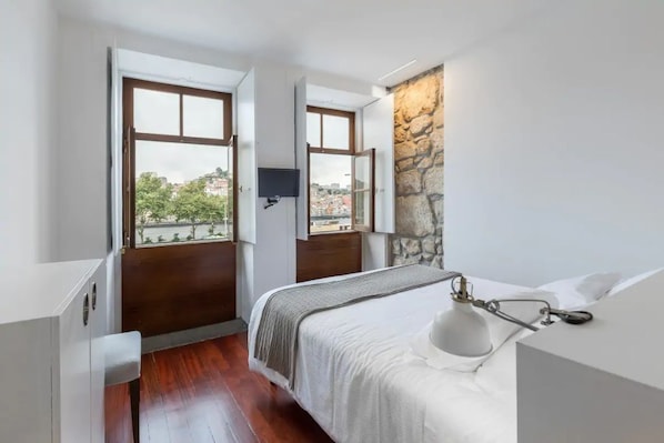 2 chambres, fer et planche à repasser, lit de bébé portatif, Wi-Fi