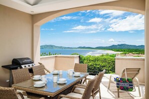 Outdoor dining - Matapalo 602, romantic, luxurious, 2 BR apt. with stunning views (Tamarindo)