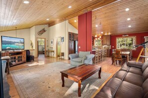 Televisión y chimenea 