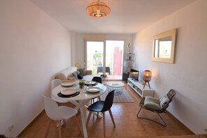 Dining - 394-Empuriabrava, apartment with solarium near of beach and center (Empuriabrava)
