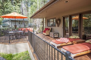 Outdoor dining - GH219 | Luxury home in a quiet area w/ hot tub and private big grass yard. (Black Butte Ranch)