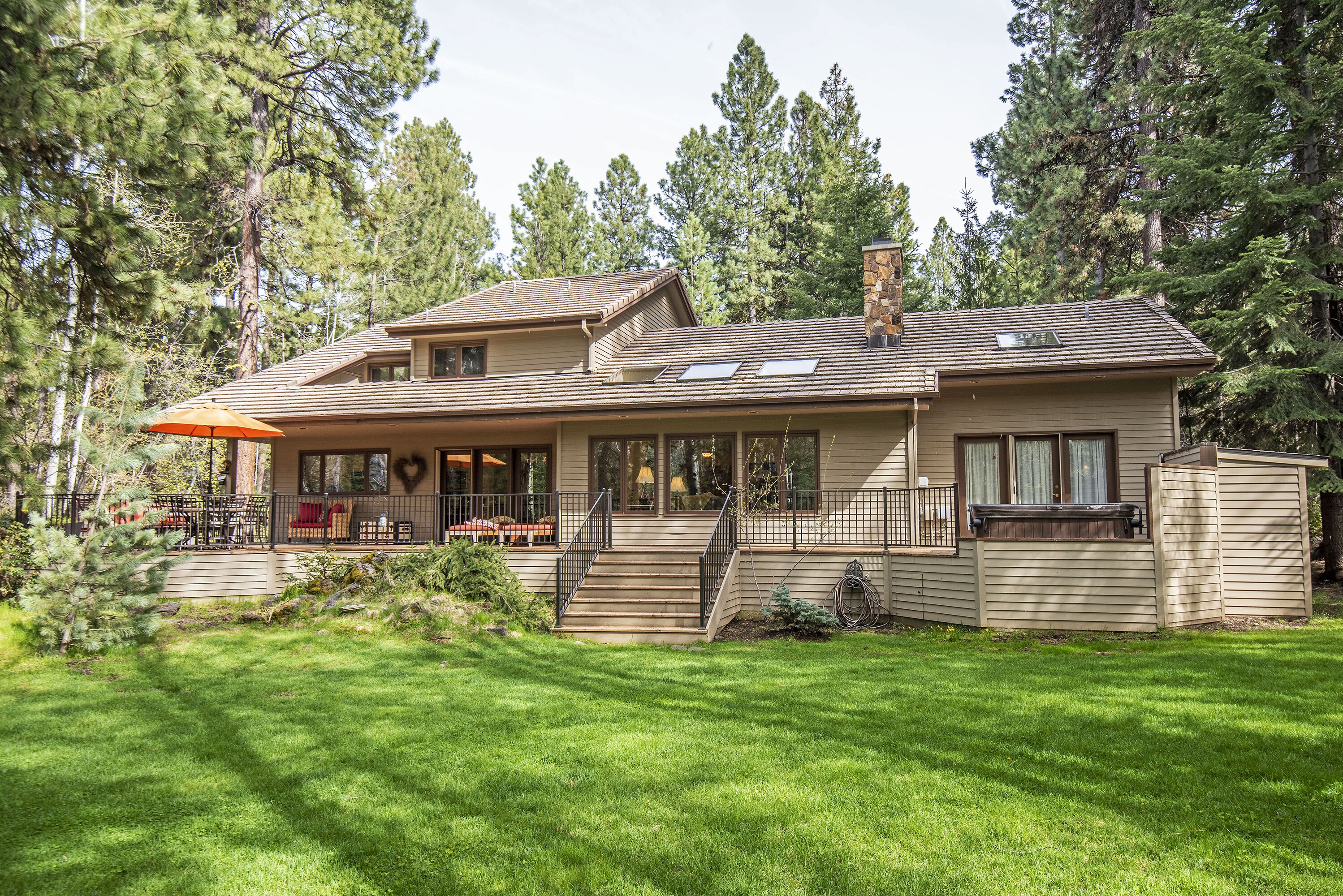 Luxury home in a quiet area w/ hot tub and private big grass yard.