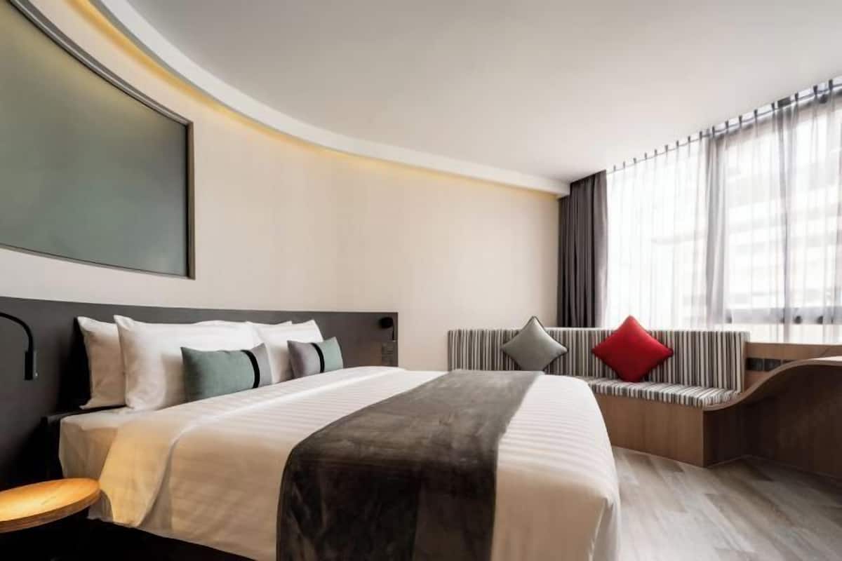 1 bedroom, free minibar, in-room safe, individually furnished