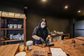 Coffee shop - Seekers Finders Rama IV Hotel, SureStay Collection by BW (Bangkok)