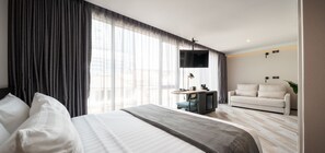 Free minibar, in-room safe, individually furnished, desk - Seekers Finders Rama IV Hotel, SureStay Collection by BW (Bangkok)