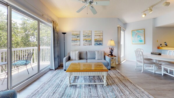 Smart TV - Quaint One Bedroom Condominium Steps from the Beach! (Hilton Head)