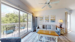 Smart TV - Quaint One Bedroom Condominium Steps from the Beach! (Hilton Head)