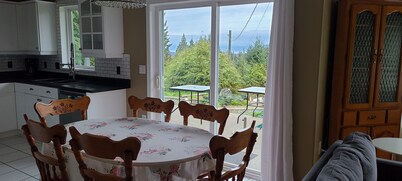 3 bedroom home on the outskirts of Qualicum Beach