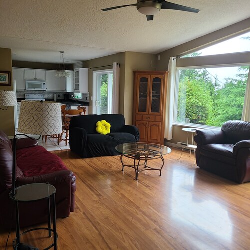 3 bedroom home on the outskirts of Qualicum Beach