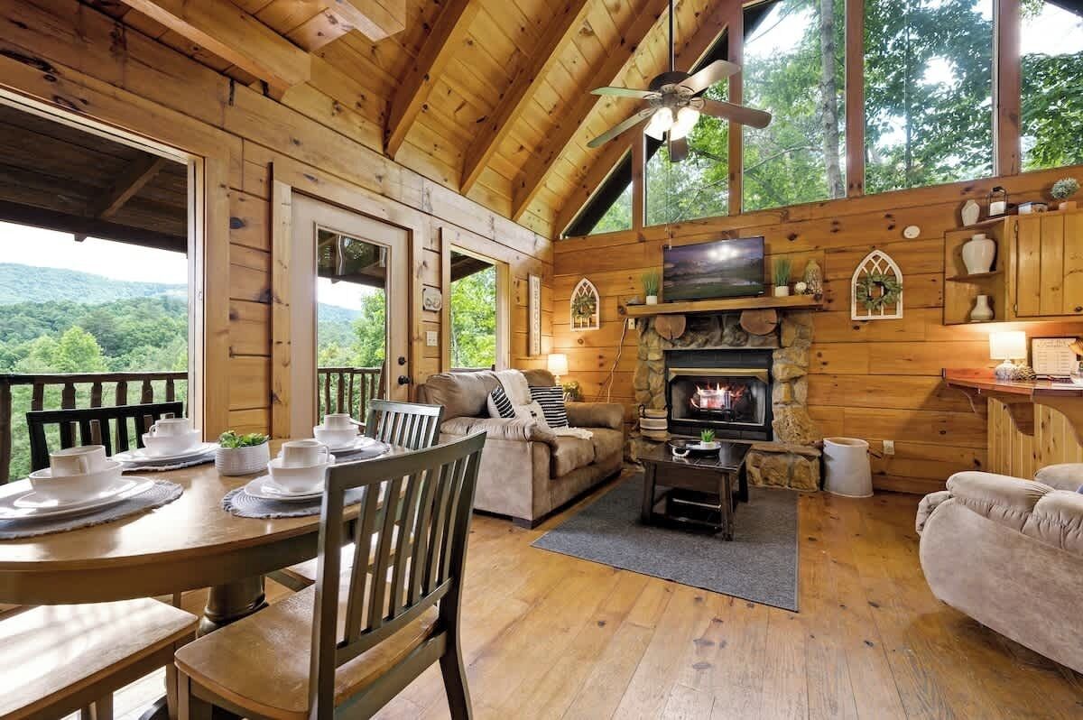 Fernseher, Kamin, Arbeitsbereiche