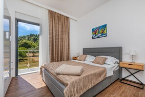 2 soverom, skrivebord, strykejern/-brett og wi-fi (inkludert)