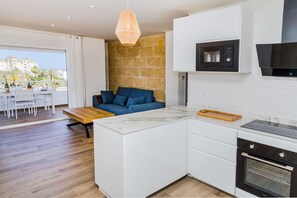 Refrigerador, microondas, horno y lavavajillas 