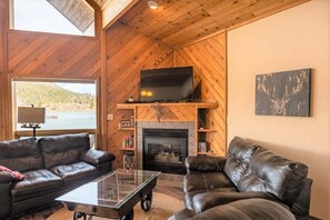 Una Smart TV, una chimenea