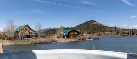 Bañera de hidromasaje al aire libre