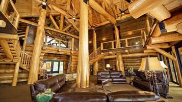 Smart TV, fireplace, DVD player, table tennis