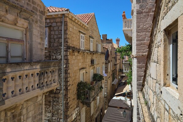 Imagen sin descripción, 1 de 16, botón