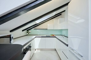 Refrigerador, horno, placa de cocina, lavavajillas