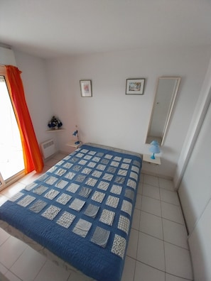 2 quartos, ferros/tábuas de passar roupa
