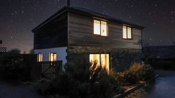 คอทเทจ | บริเวณภายนอก