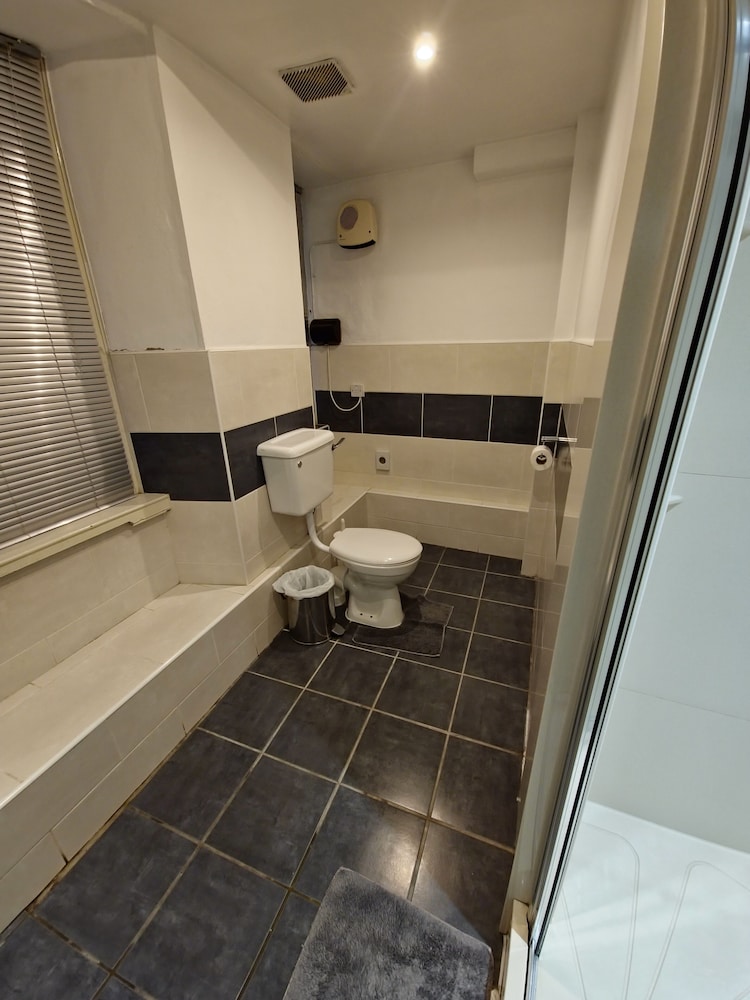 Belford Hostel by null