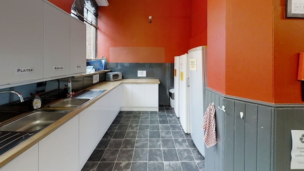 Shared kitchen facilities - Belford Hostel (Edinburgh)
