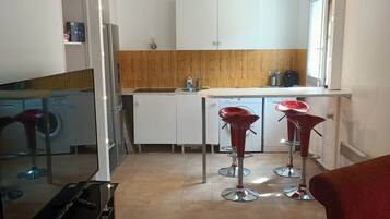 Fridge, oven, coffee/tea maker