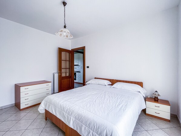 1 chambre, coffres-forts dans les chambres, fer et planche à repasser