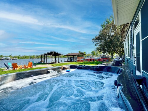 Waterfront Cabin with Hot Tub, Outside Bar & Private Dock!