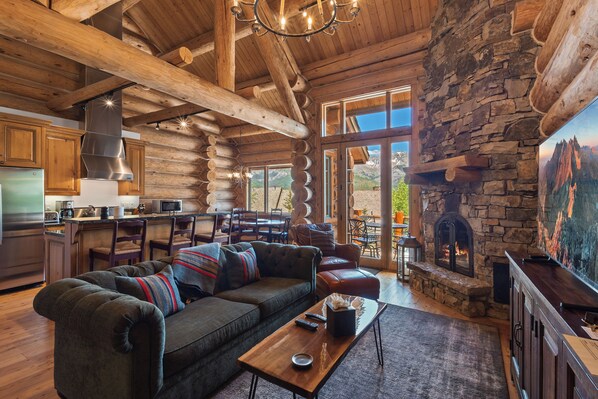 Smart TV, fireplace