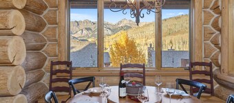 TRISTANT 108- Luxurious Log Cabin Townhome with Ideal Location