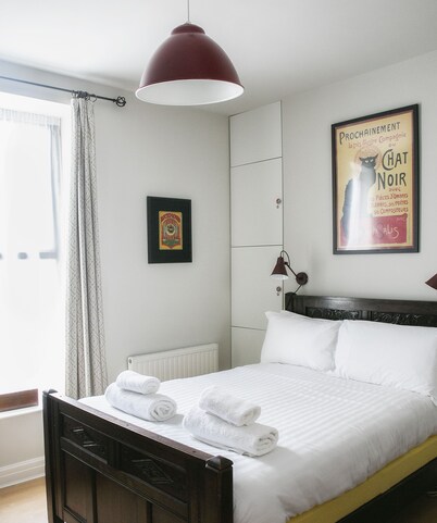 Classic 2 bedroom apartment