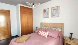 3 chambres, bureau, fer et planche à repasser, Wi-Fi gratuit