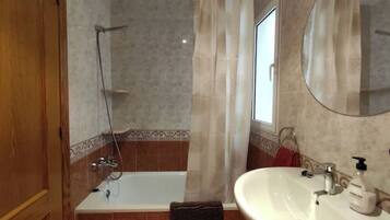 Bathtub, hair dryer, bidet, towels