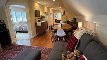 3 bedrooms, desk, free WiFi, bed sheets