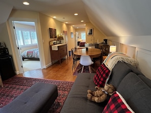 3 habitaciones, escritorio, wifi gratis y ropa de cama