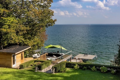 Luxury Lake Simcoe Waterfront Cottage