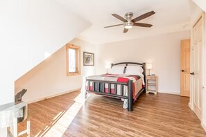 6 bedrooms, desk, iron/ironing board, WiFi