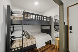 2 bedrooms, desk, iron/ironing board, travel cot