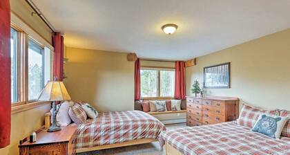 Views! 3 family rooms, 2 master suites, Hot Tub!