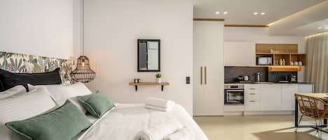 1 bedroom, in-room safe, desk, iron/ironing board