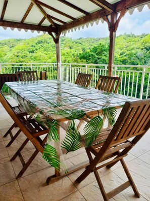 Outdoor dining