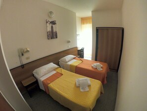 双床房 | 免费 WiFi、床单