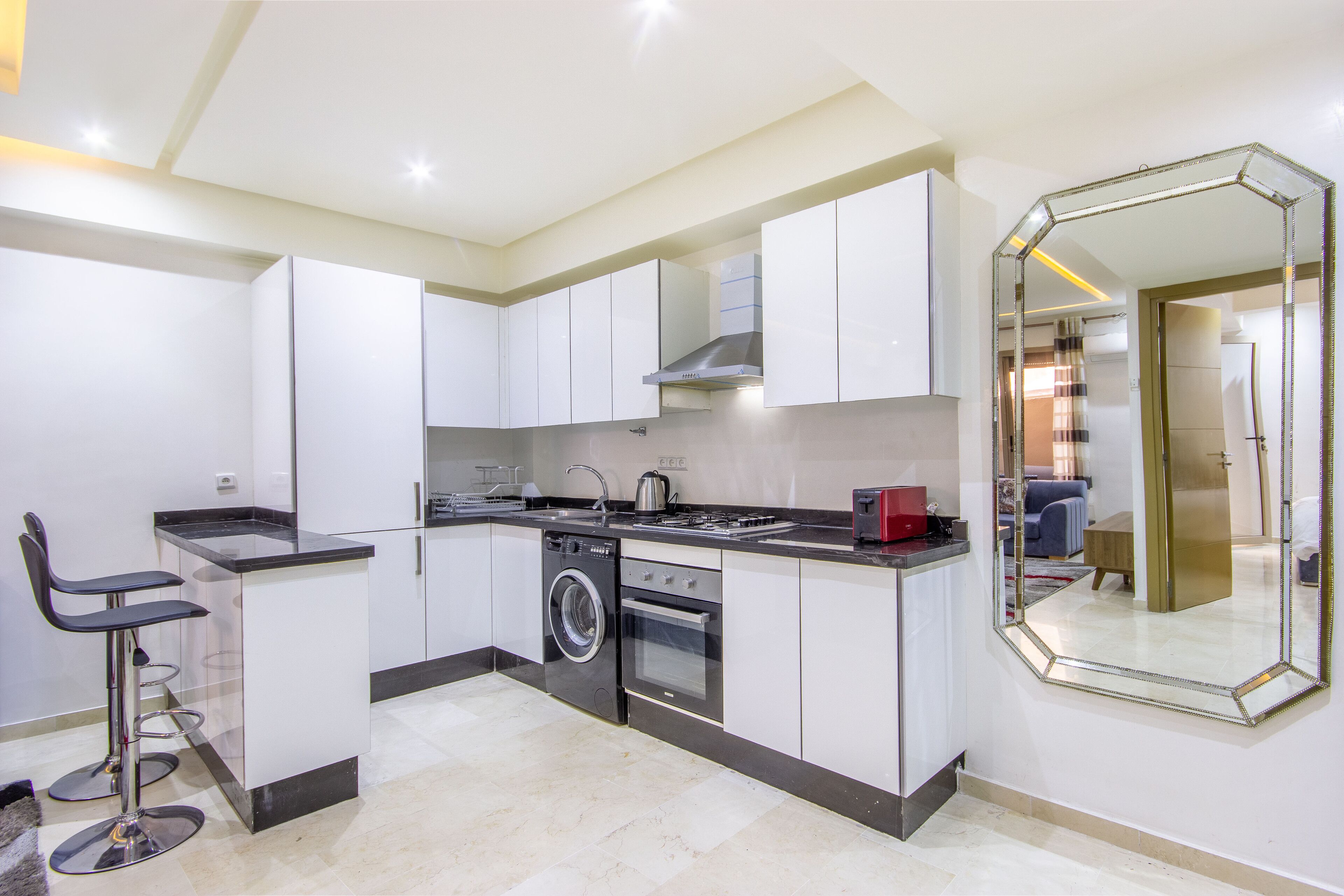 ثلاجة، فرن، غسالة أطباق، مستلزمات طهي/أطباق/أوعية