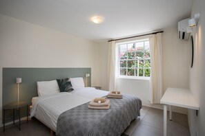 1 bedroom, in-room safe, iron/ironing board, free WiFi