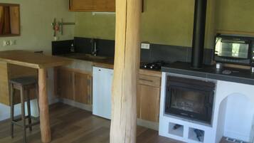 Réfrigérateur, four, plaque de cuisson, cafetiÚre/bouilloire